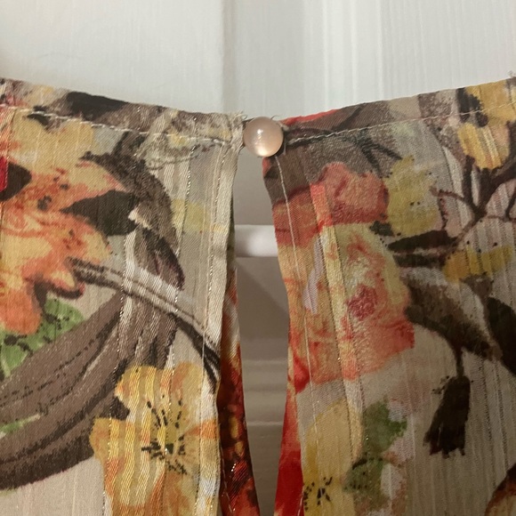 Floral V-Neck Layered Blouse - Picture 7 of 8